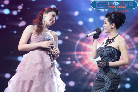 Cô cùng giọng ca gây sốt tại cuộc thi “Thailand’s got talent” – Bell Nuntita song ca bài hát "Chuyện thường tình thế thôi" của nhạc sỹ Lê Quang.
